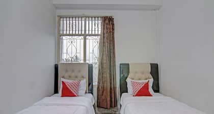 OYO 92746 Wisma 35NearTaman Wisata Polong Jopang