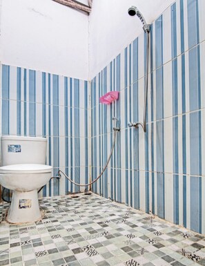 Quarto duplo standard | Banheiro | Chuveiro, sabonete