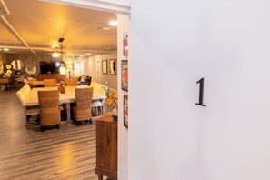 Unclassified image, 3 of 32, button