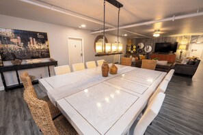 Unclassified image, 5 of 32, button