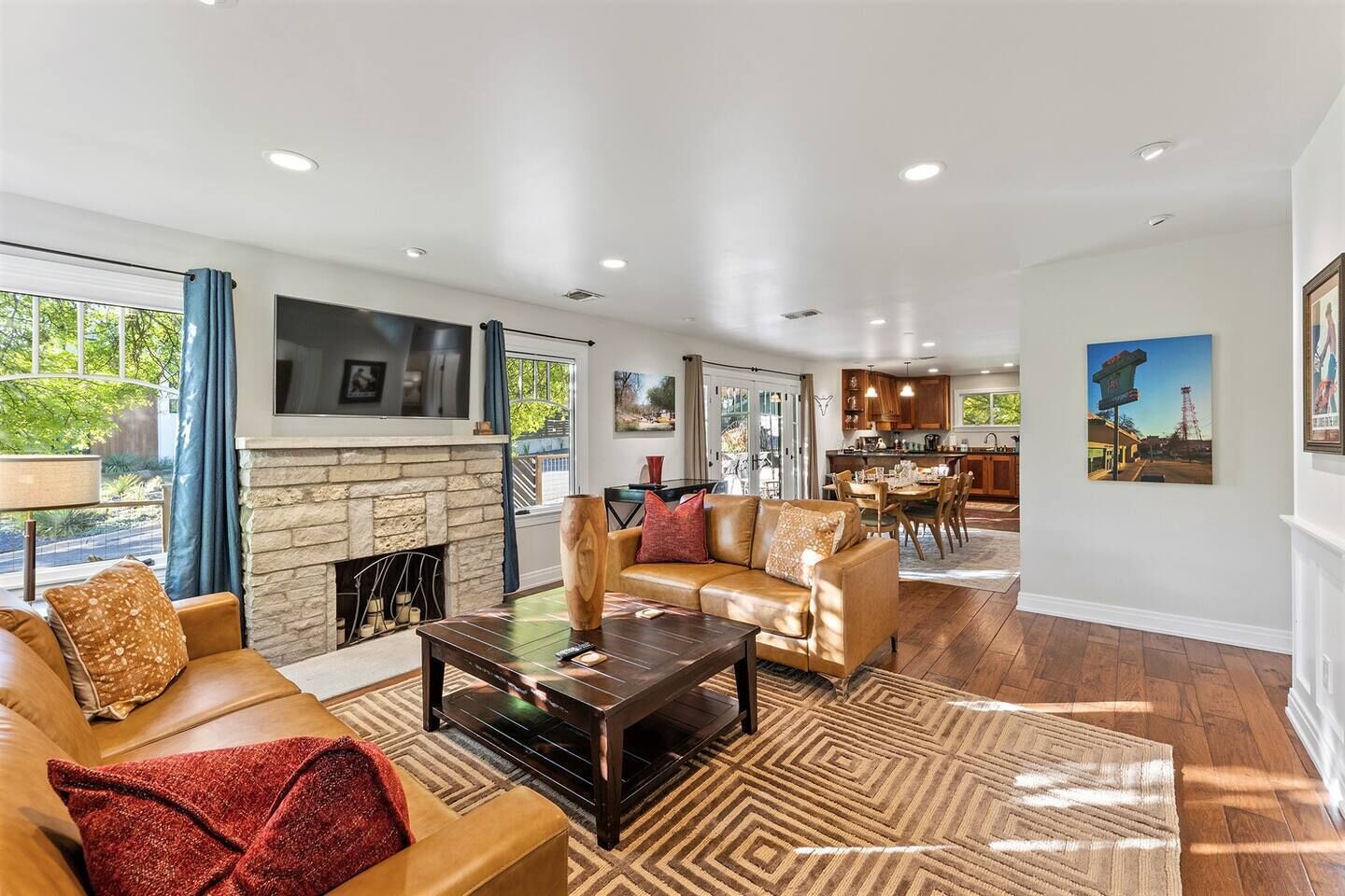 Gorgeous Corner 4 BR Home - Location -Gay Friendly