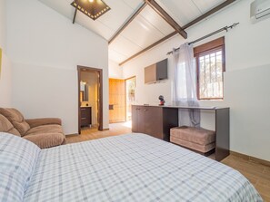 3 chambres, fer et planche à repasser, Wi-Fi gratuit, draps fournis