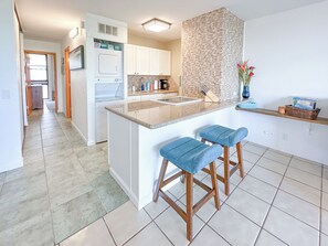 Fridge, microwave, oven, stovetop - Beaches & Sunsets-Heart of Kihei  (Kihei)