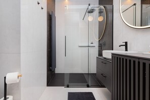 Douche, serviettes fournies