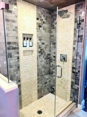 Shower, towels, soap, shampoo - MODERN SPACIOUS 2-BR BEST LOCATION IN ALLENTOWN (Buffalo)