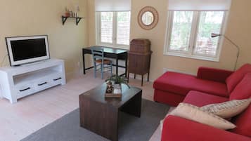 Smart TV, books, stereo