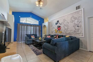 Fernseher, Videospiele, Tischfußball, Tischtennisplatte