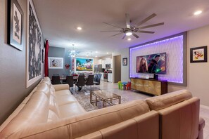 Fernseher, Tischfußball