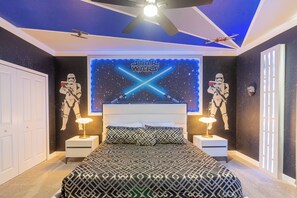 5 bedrooms, iron/ironing board, WiFi, bed sheets