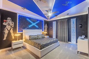 5 bedrooms, iron/ironing board, WiFi, bed sheets - Spacious Thematic Home w/ Pvt Pool&SPA in a Resort (Kissimmee)