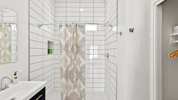 Classic Studio | Bathroom