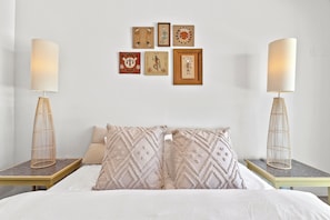 Living area - Funky Pool Side Cabana in DTPHX (Phoenix)