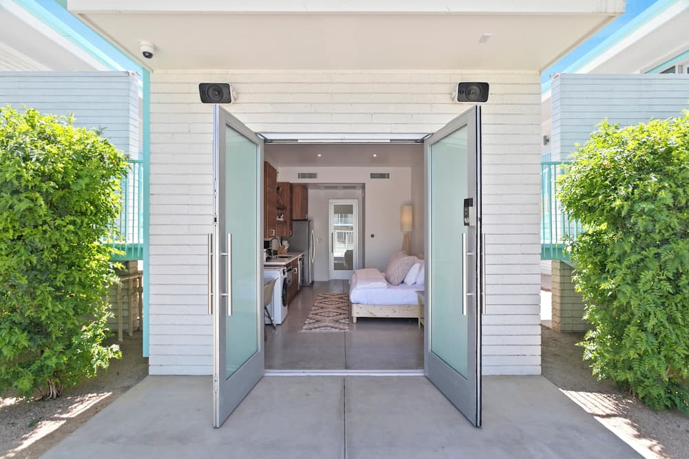 Funky Pool Side Cabana in DTPHX