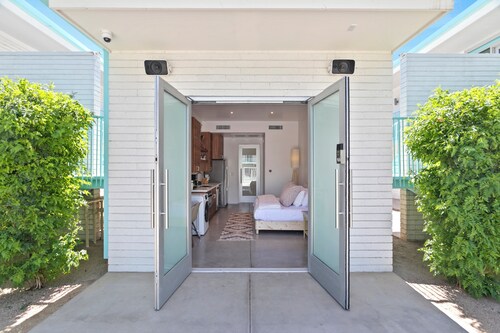 Funky Pool Side Cabana in DTPHX