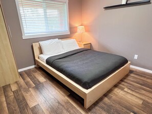 2 bedrooms, iron/ironing board, travel cot, free WiFi
