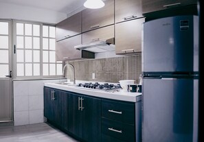 Coffee/tea maker, electric kettle - Fray Bartolomé de Las Casas 305 (Matehuala)