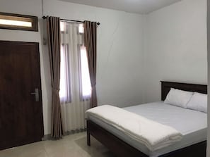 Free WiFi, bed sheets - Hotel O Abc Homestay (Labuan Bajo)