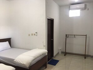 Free WiFi, bed sheets