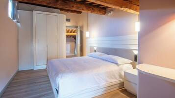 2 bedrooms, desk, iron/ironing board, travel crib