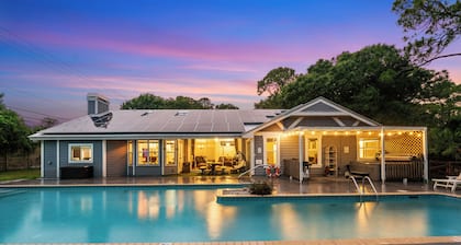 The Rustic Resort - 2 Homes, Pool, Building, Golf! Sleeping for up to 30!