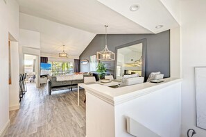 Condo, Multiple Beds, Pool Access, Pool View | Private kitchen | Fridge, microwave, oven, stovetop - Perico Coastal Bay (Bradenton)