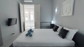 Exclusive Apartment | Dilengkapkan perabot secara berasingan, meja, ruang kerja komputer riba