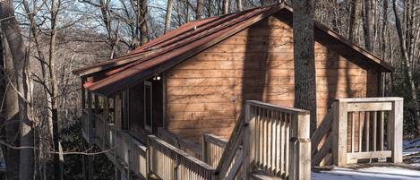 Vista frontal de la propiedad