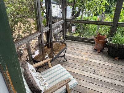 Quiet Cottage on the Lane Close to SF, Parks, Redwoods, Zoo, BART and the Ferry!