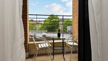 Premier Apartment | Balcony