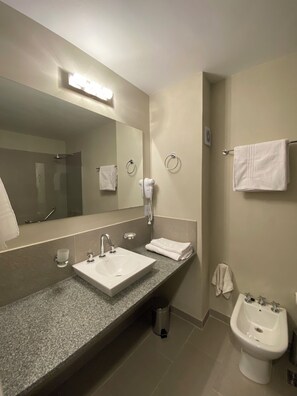 Shower, hair dryer, bidet, towels - Beautiful Suite in Downtown Buenos Aires! (Buenos Aires)