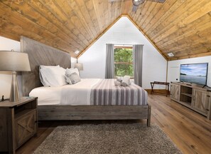 3 bedrooms, desk, iron/ironing board, WiFi