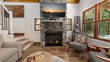 Smart TV, fireplace, books, offices