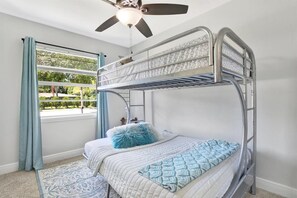 3 habitaciones, tabla de planchar con plancha, wifi y ropa de cama 