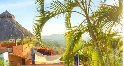 La Casa Chilam - A hidden hillside retreat. Close to beaches and Pet Friendly!