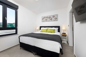 2 عدّة غرف نوم ومكواة/لوح كي وواي فاي مجانًا وملاءات أسرّة