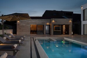 Et oppvarmet basseng