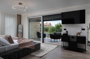 4 quartos, ferros/tábuas de passar roupa, berço de viagem