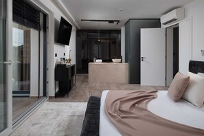 4 quartos, ferros/tábuas de passar roupa, berço de viagem