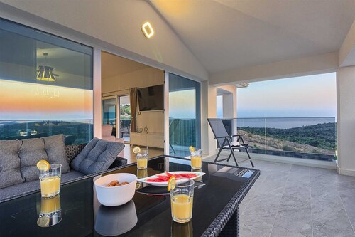 Villa Moderna - 6 bedroom NEW villa with a heated pool and sea views by MyWaycation