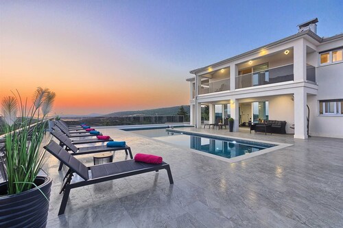 Villa Moderna - 6 bedroom NEW villa with a heated pool and sea views by MyWaycation