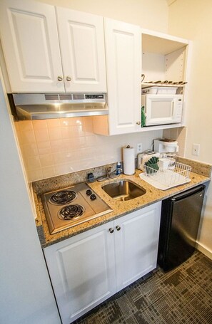 Private kitchen - Right in the heart of Hyannis, Cape Cod. Walking distance to the harbor! (hyannis)