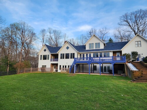 Huge 6 bedroom home near wineries & Helen attractions, sleeps 14 guests