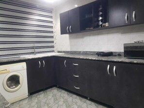 Fridge, microwave, oven, stovetop - 3JD Lavishly Furnished 2-bed Apartment. Fully Air-conditioned, 4kva Inverter (Lagos)