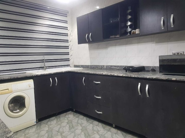Fridge, microwave, oven, stovetop - 3JD Lavishly Furnished 2-bed Apartment. Fully Air-conditioned, 4kva Inverter (Lagos)