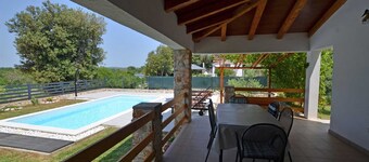 Holiday Home Eta with Pool