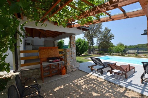 Holiday Home Eta with Pool