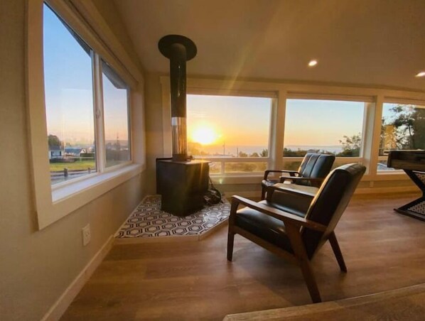 Interior - Bayview Cottage (Port Townsend)