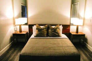 3 dormitorios, tabla de planchar con plancha, cuna de viaje