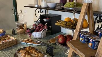 Daily buffet breakfast for a fee