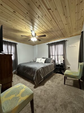 5 bedrooms, desk, free WiFi, bed sheets - YoopCoop - a spacious, comfortable home located in the heart of Grand Marais, MI (Grand Marais)